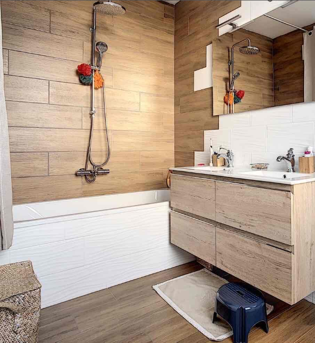 salle de bain carrelage effet bois