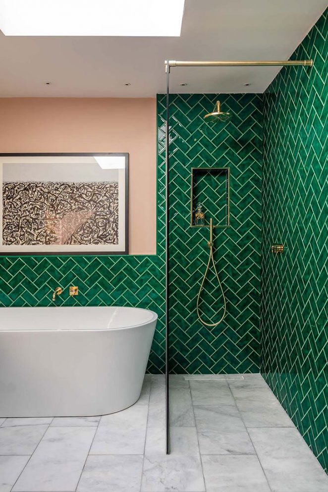 Salle de bain faïence chevrons verts