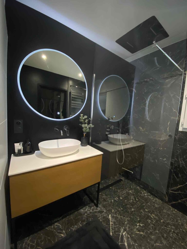 salle d'eau tons sombre moderne design