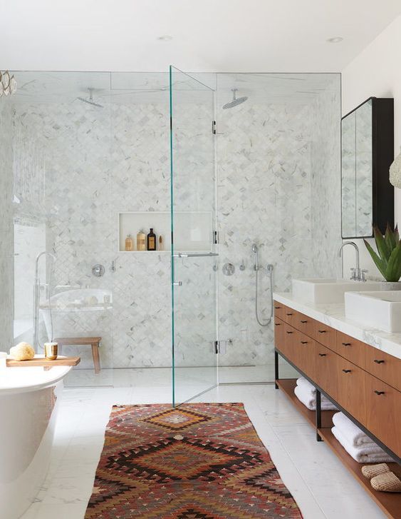 salle de bain design avec douche à l'italienne XXL