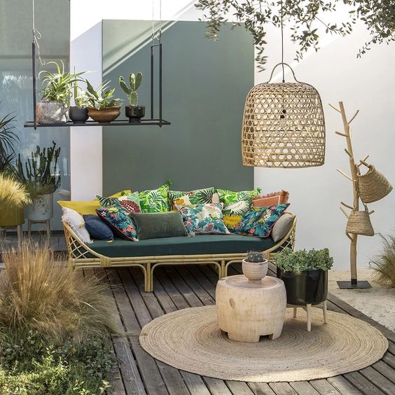 Salon de jardin ambiance zen avec des plantes