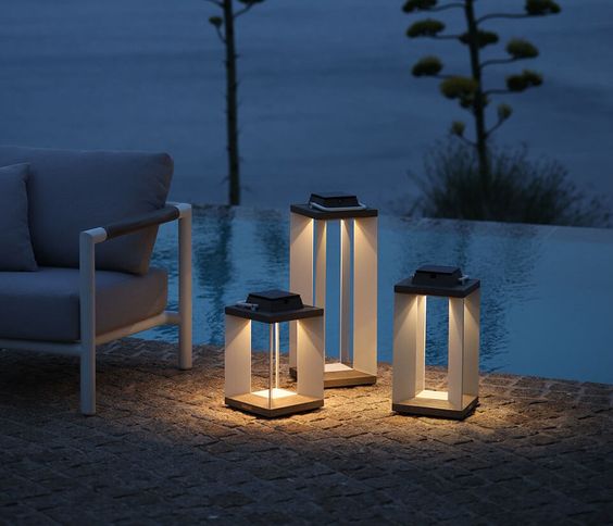 Luminaires designs en bord de piscine